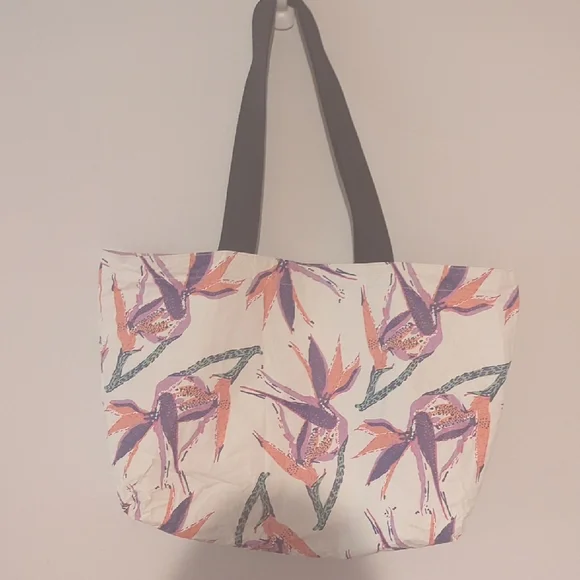 Aloha Reversible Floral Print Tote Bag with Black Straps - Picture 7 of 10